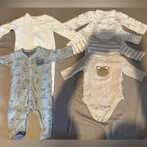 28 Piece 0-3 month Newborn Baby Clothes Lot